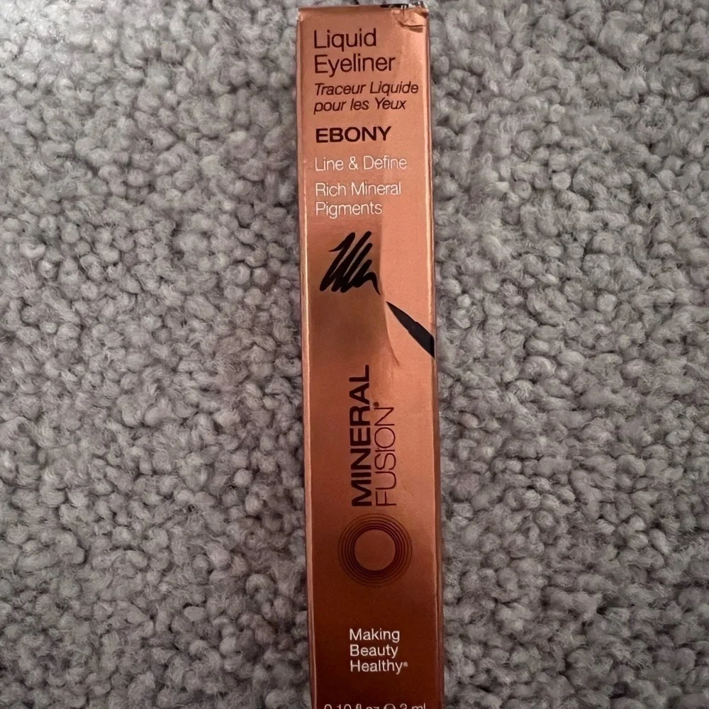 NWT Mineral Fusion Liquid Eyeliner